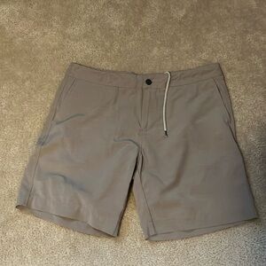 Faherty All Day Shorts; 36; Khaki